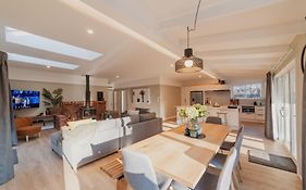 Galaxy 3Br Modern Home With Fireplace Outdoor Spa